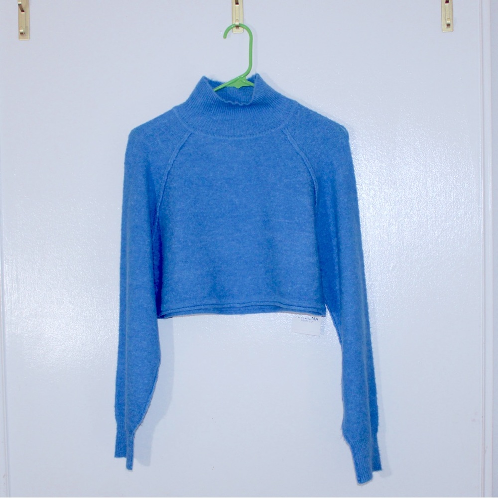 NWT Arizona Jean Co Cropped Fuzzy Knit Top